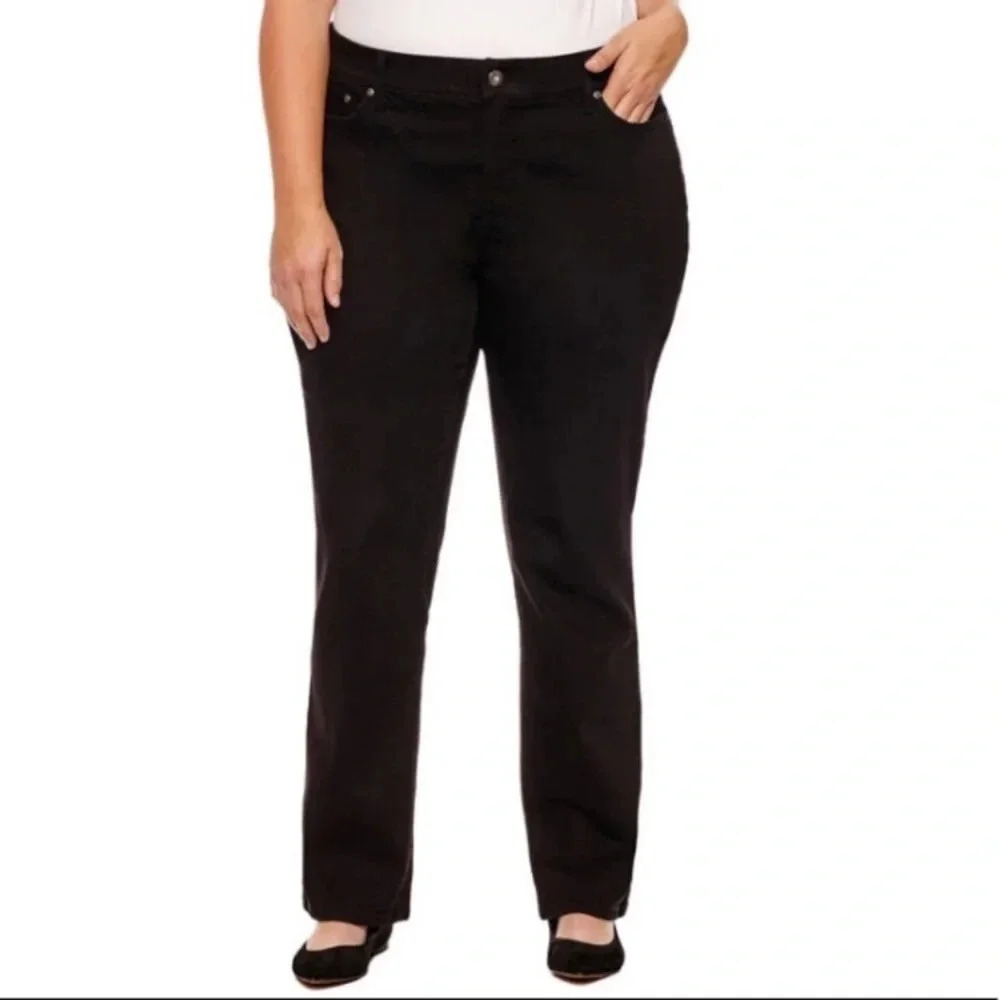 ST. JOHN’S BAY straight leg black mid-rise stretchy jeans NEW Condition size 24W
